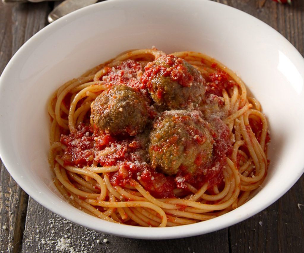 Espaguetis con albóndigas veganas beyond meat